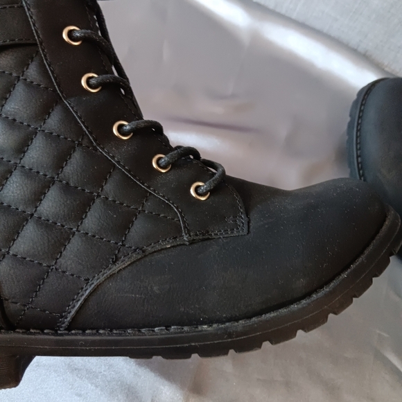 Place Black Boots Size 6 Y2K Grunge Hipster Motorcycle Biker Combat Gold Zip Lac - Picture 9 of 17